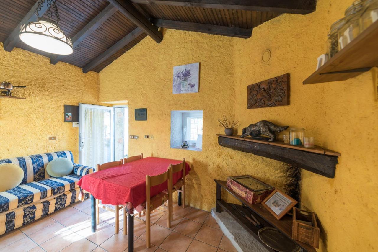 Casetta Mari Immersa In Un Vigneto Dolceacqua Bagian luar foto